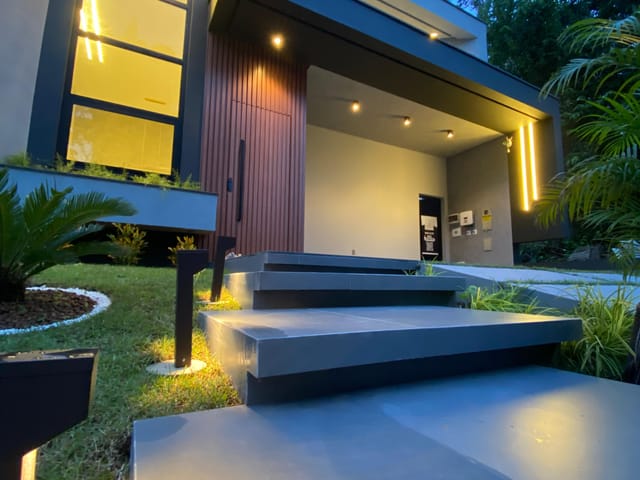 Casa com 250m² 3 quartos e 4 banheiros, à venda, no bairro Ponta Negra em Manaus