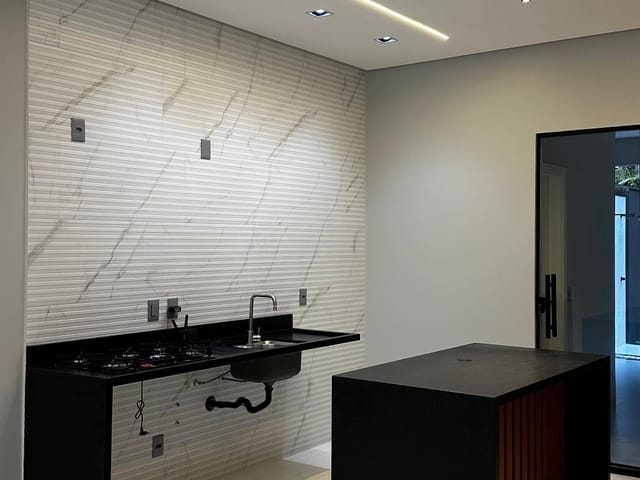 Casa com 250m² 3 quartos e 4 banheiros, à venda, no bairro Ponta Negra em Manaus