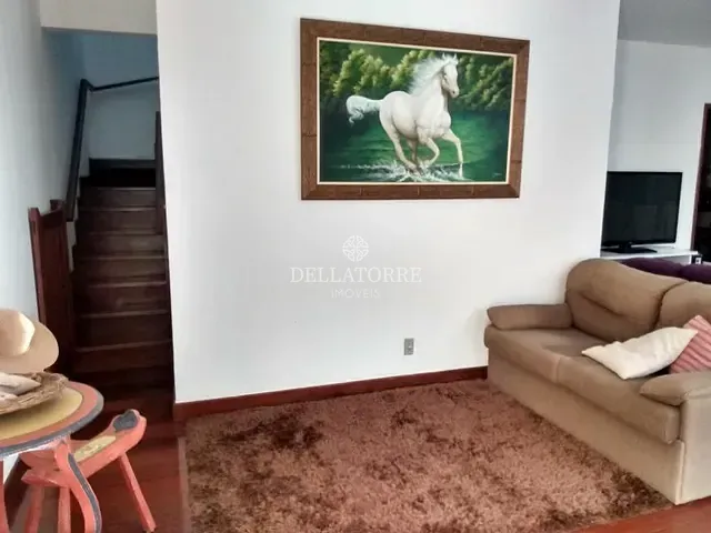 Casa com 124m² 5 quartos e 3 banheiros, à venda ou para alugar, no bairro Alto em Teresópolis