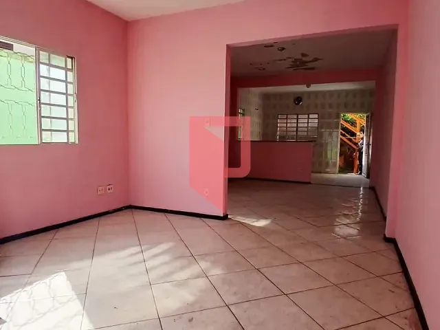 Casa 2 quartos e 2 banheiros, à venda, no bairro Caiçaras em Belo Horizonte