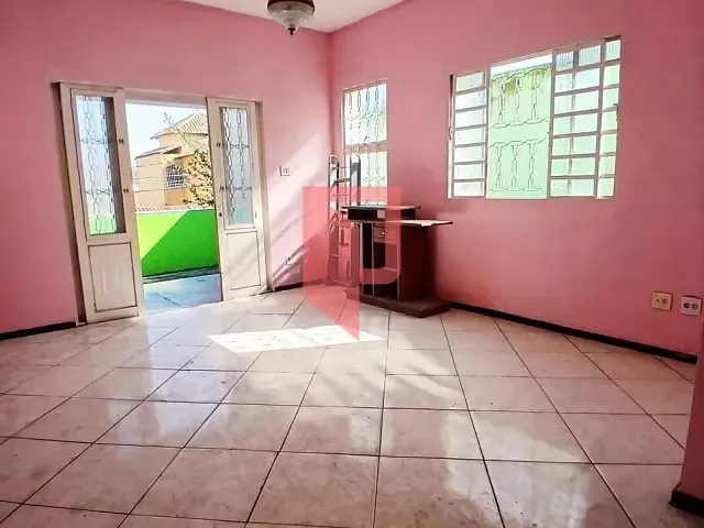 Casa 2 quartos e 2 banheiros, à venda, no bairro Caiçaras em Belo Horizonte