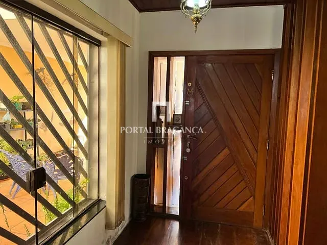 Casa com 313m² 3 quartos e 2 banheiros, à venda, no bairro Jardim América em Bragança Paulista