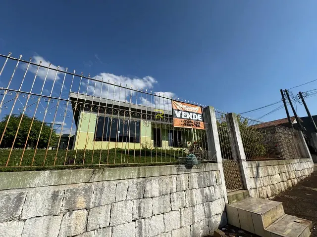 Casa com 1m², à venda, no bairro Dos Estados em Guarapuava