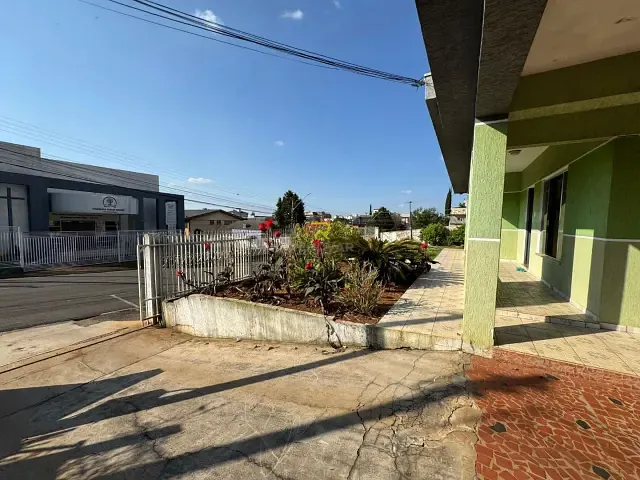 Casa com 1m², à venda, no bairro Dos Estados em Guarapuava