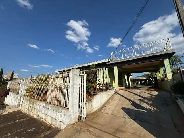 Casa com 1m², à venda, no bairro Dos Estados em Guarapuava