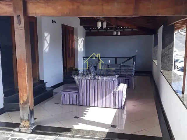 Casa com 1245m², para alugar, no bairro Centro em Guaxupé