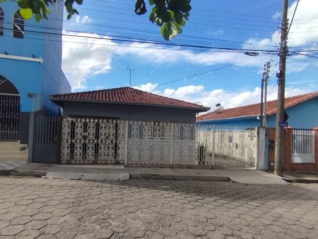 Casa com 275m², à venda, no bairro São Benedito em Cambuí