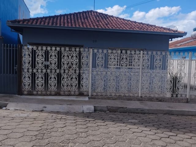 Casa com 275m², à venda, no bairro São Benedito em Cambuí