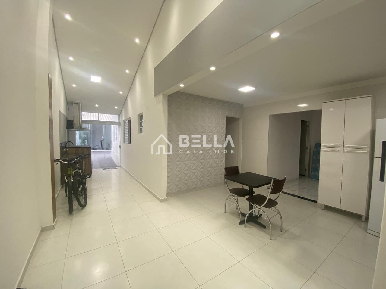 Casa à venda com 4 quartos, 157m² - Foto 1