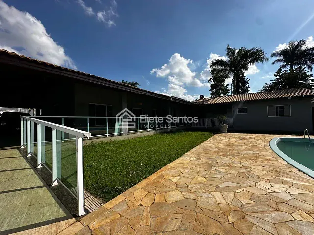 Casa com 1000m² 4 quartos e 4 banheiros, à venda, no bairro Chácara Lucília em Americana