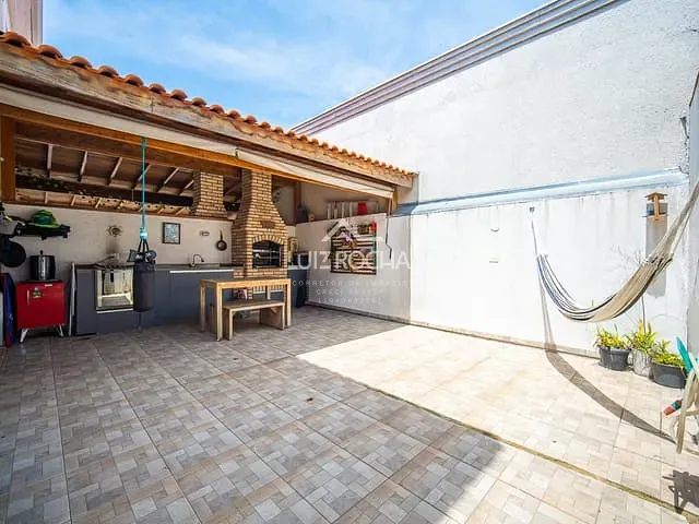 Casa com 126m² 3 quartos e 2 banheiros, à venda, no bairro Chácara Quiriri em Carapicuíba