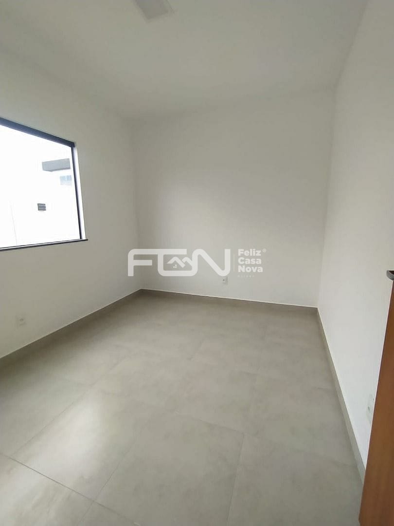 Casa à venda com 3 quartos, 10m² - Foto 11