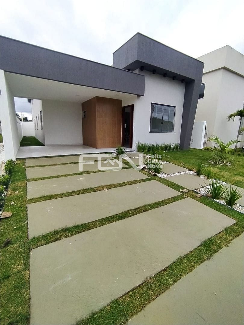 Casa à venda com 3 quartos, 10m² - Foto 1