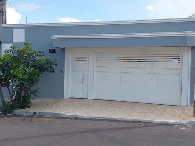 Casa com 267m² 2 quartos e 3 banheiros, à venda, no bairro Residencial Atenas em Birigüi