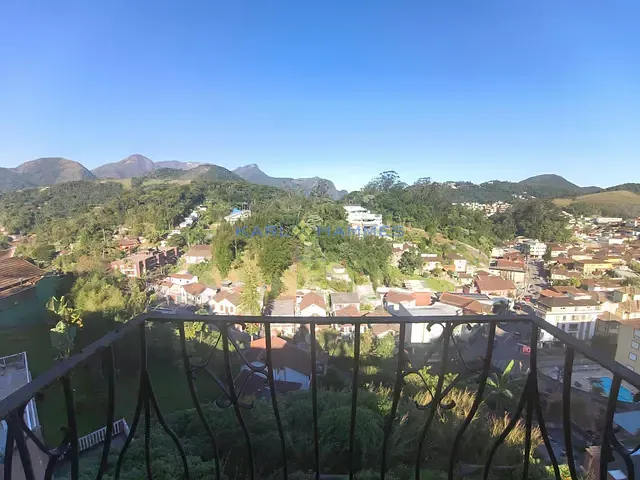 Casa 4 quartos e 5 banheiros, à venda, no bairro Valparaíso em Petrópolis