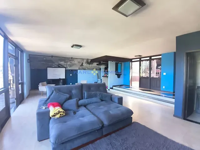 Casa 4 quartos e 5 banheiros, à venda, no bairro Valparaíso em Petrópolis