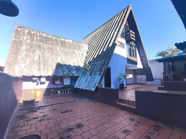 Casa 4 quartos e 5 banheiros, à venda, no bairro Valparaíso em Petrópolis