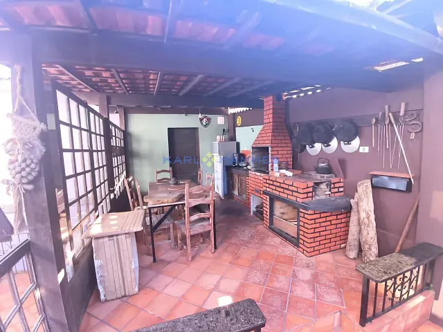 Casa 4 quartos e 5 banheiros, à venda, no bairro Valparaíso em Petrópolis