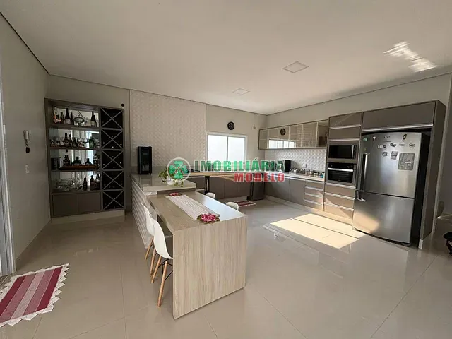 Casa com 570m² 3 quartos e 4 banheiros, à venda, no bairro flamboyanti II em Canarana