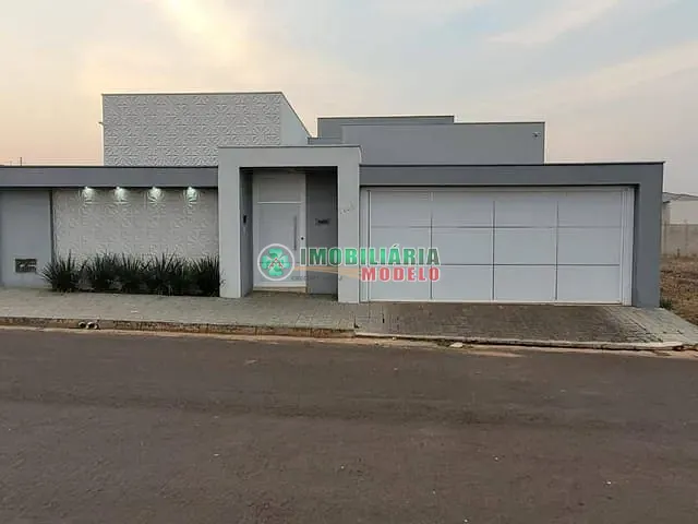 Casa com 570m² 3 quartos e 4 banheiros, à venda, no bairro flamboyanti II em Canarana