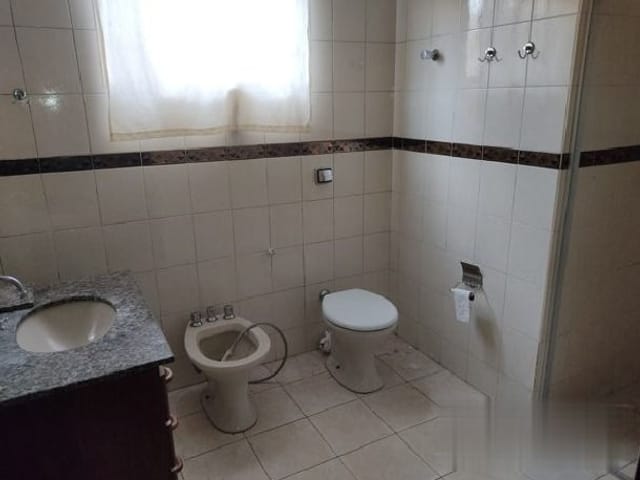 Casa com 562m² 3 quartos e 2 banheiros, à venda, no bairro Centro em Cambé