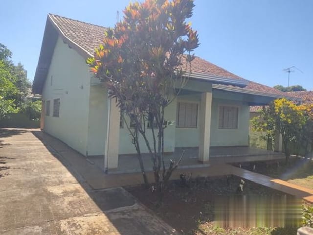 Casa com 562m² 3 quartos e 2 banheiros, à venda, no bairro Centro em Cambé