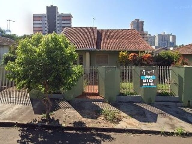 Casa com 562m² 3 quartos e 2 banheiros, à venda, no bairro Centro em Cambé