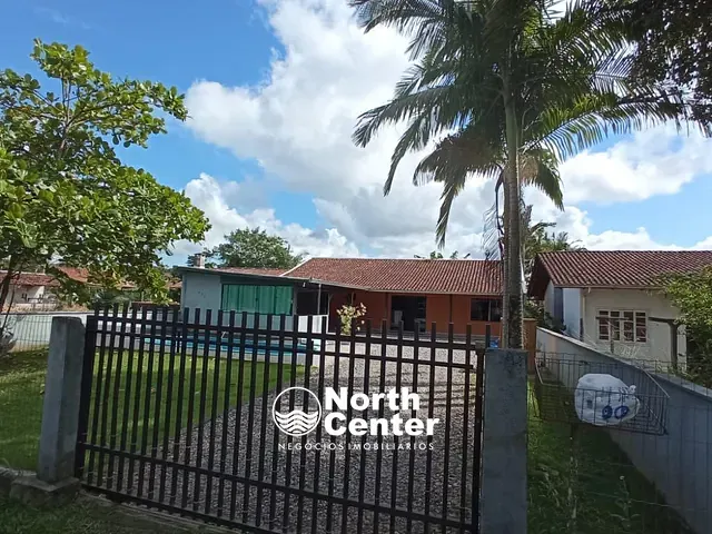 Casa 2 quartos e 1 banheiro, para alugar, no bairro Pinheiros em Balneário Barra do Sul