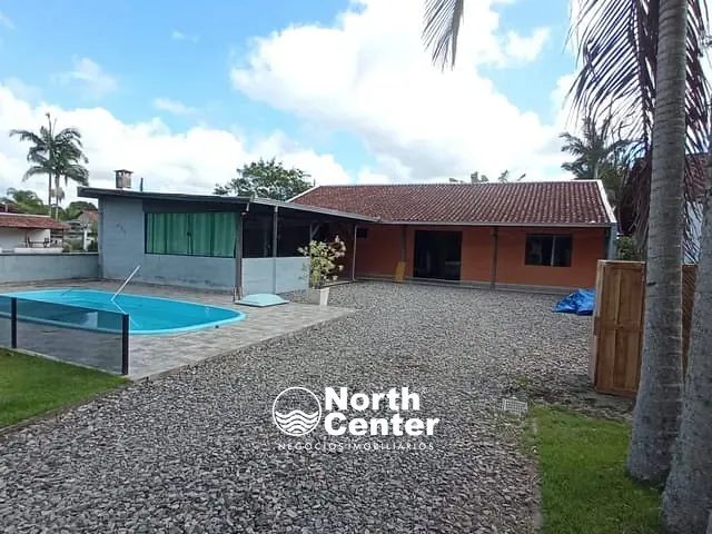 Casa 2 quartos e 1 banheiro, para alugar, no bairro Pinheiros em Balneário Barra do Sul