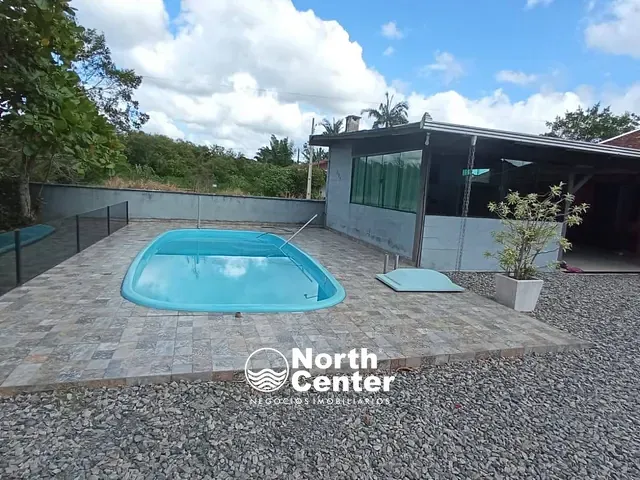 Casa 2 quartos e 1 banheiro, para alugar, no bairro Pinheiros em Balneário Barra do Sul
