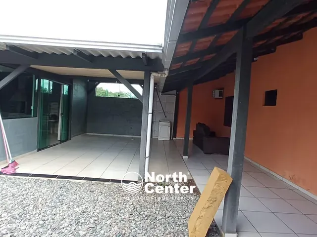 Casa 2 quartos e 1 banheiro, para alugar, no bairro Pinheiros em Balneário Barra do Sul