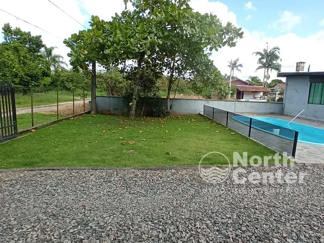 Casa 2 quartos e 1 banheiro, para alugar, no bairro Pinheiros em Balneário Barra do Sul