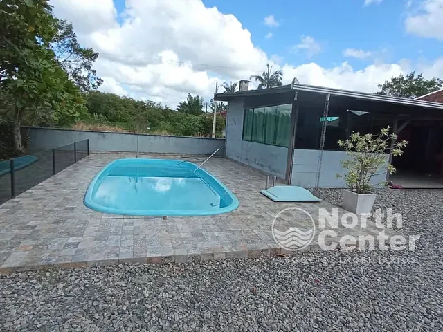 Casa 2 quartos e 1 banheiro, para alugar, no bairro Pinheiros em Balneário Barra do Sul