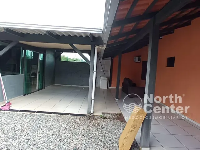 Casa 2 quartos e 1 banheiro, para alugar, no bairro Pinheiros em Balneário Barra do Sul