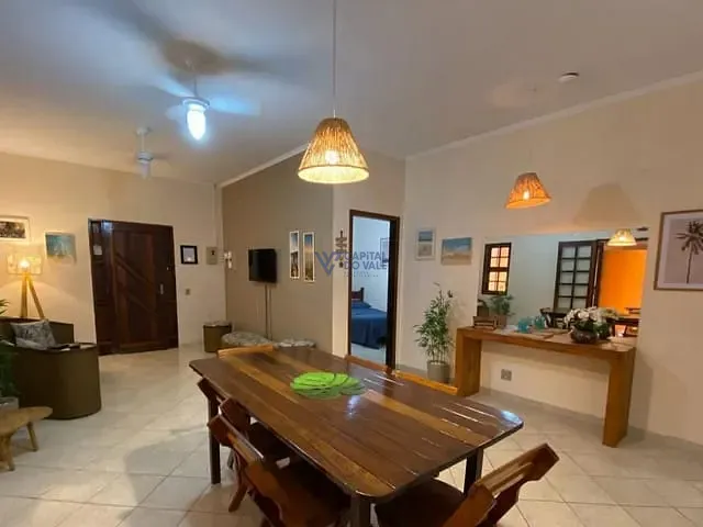 Casa com 300m² 2 quartos e 3 banheiros, à venda, no bairro Martim de Sá em Caraguatatuba