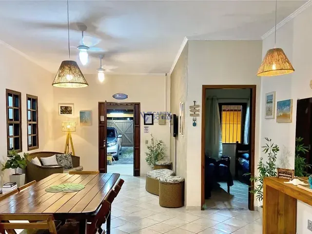 Casa com 300m² 2 quartos e 3 banheiros, à venda, no bairro Martim de Sá em Caraguatatuba