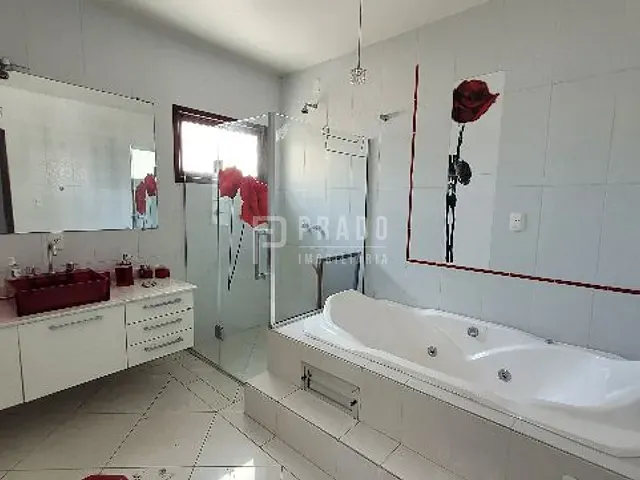 Casa 2 quartos e 2 banheiros, à venda, no bairro Centro em Pelotas