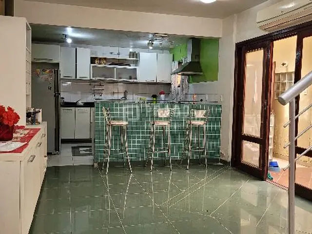 Casa 2 quartos e 2 banheiros, à venda, no bairro Centro em Pelotas