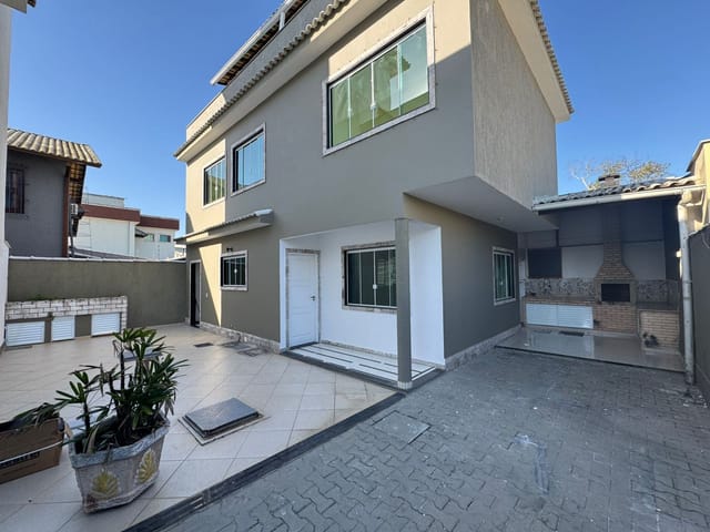Casa 3 quartos e 2 banheiros, à venda, no bairro Balneário Remanso em Rio das Ostras