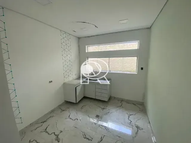 Casa 4 quartos e 2 banheiros, à venda, no bairro Centro em Registro