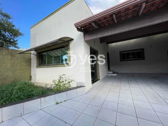 Casa com 360m² 4 quartos e 2 banheiros, à venda, no bairro Centro em Araxá