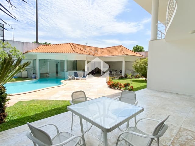 Casa com 700m² 5 quartos e 8 banheiros, à venda, no bairro Barra da Tijuca em Rio de Janeiro