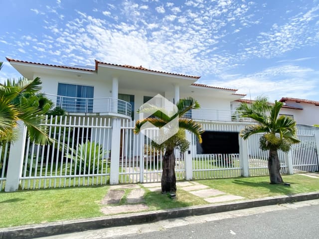Casa com 700m² 5 quartos e 8 banheiros, à venda, no bairro Barra da Tijuca em Rio de Janeiro