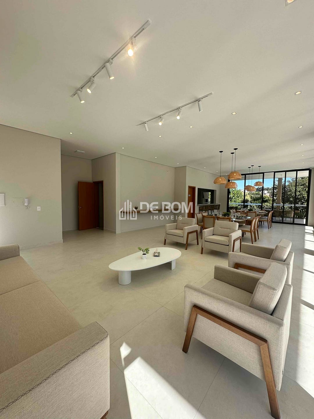 Casa à venda com 3 quartos, 138m² - Foto 1