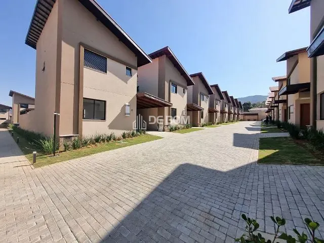 Casa com 150m² 3 quartos e 2 banheiros, à venda, no bairro Parque Primavera em Poços de Caldas
