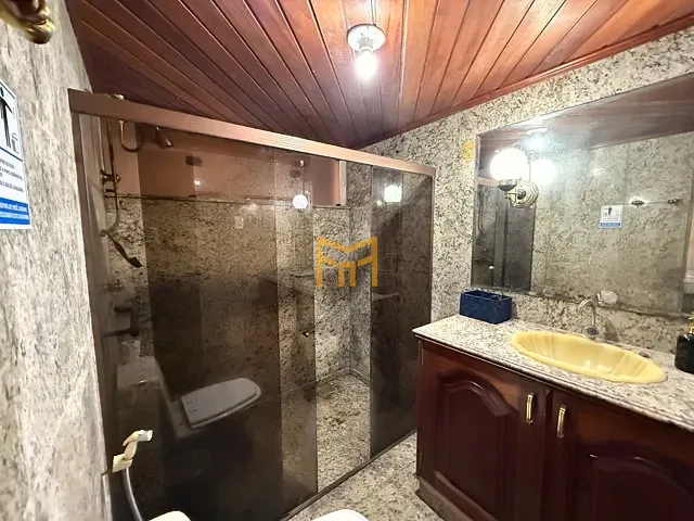Casa com 1300m² 5 quartos e 10 banheiros, à venda ou para alugar, no bairro Nazaré em Belém