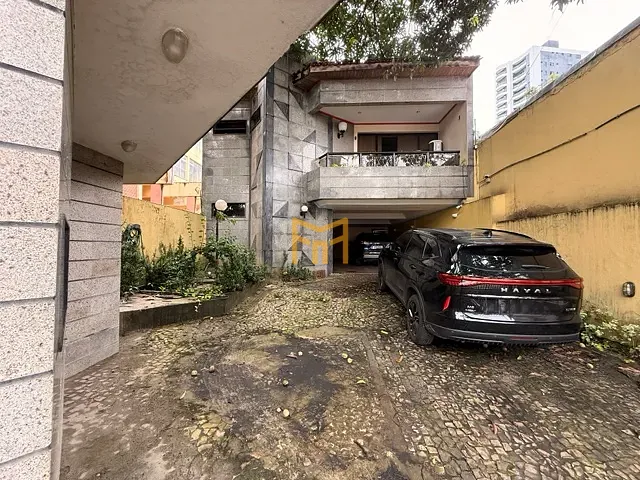 Casa com 1300m² 5 quartos e 10 banheiros, à venda ou para alugar, no bairro Nazaré em Belém