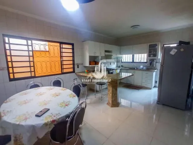Casa com 280m² 4 quartos e 2 banheiros, à venda, no bairro Califórnia em Pederneiras