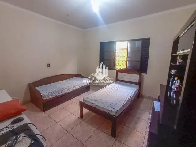 Casa com 280m² 4 quartos e 2 banheiros, à venda, no bairro Califórnia em Pederneiras