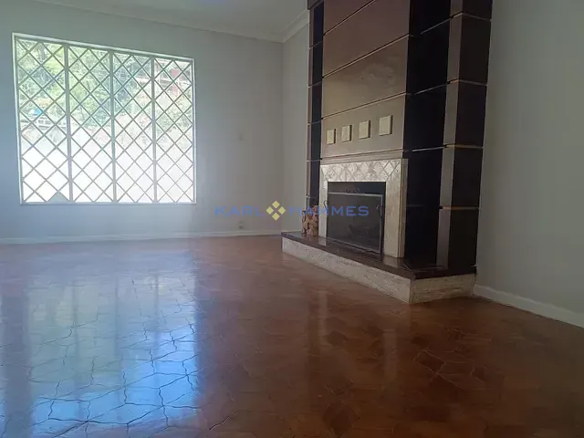 Casa 4 quartos e 2 banheiros, à venda, no bairro São Sebastião em Petrópolis